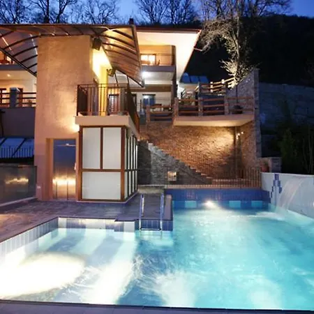 Athina Hotell Káto Loutrákion