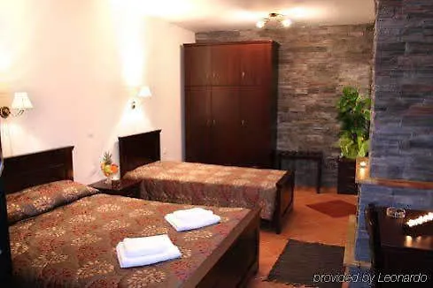 Athina 3* Káto Loutrákion